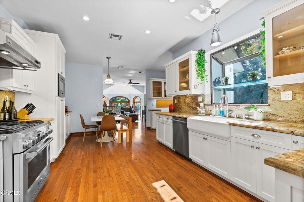 542 W W Montecito Avenue