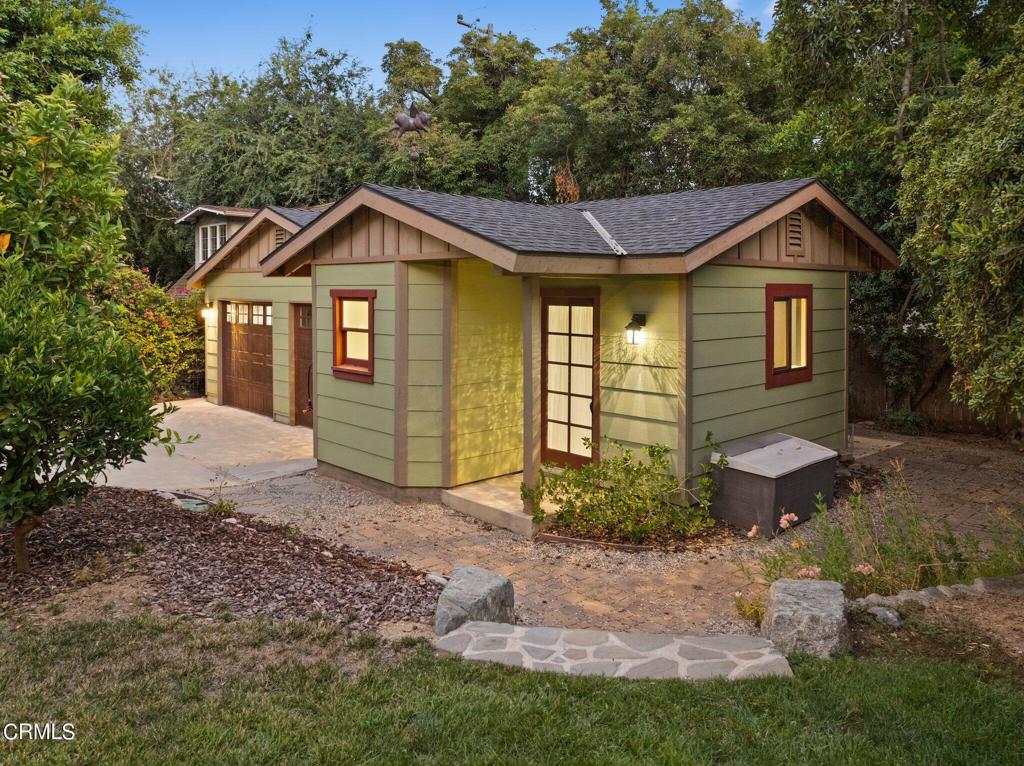 542 W W Montecito Avenue