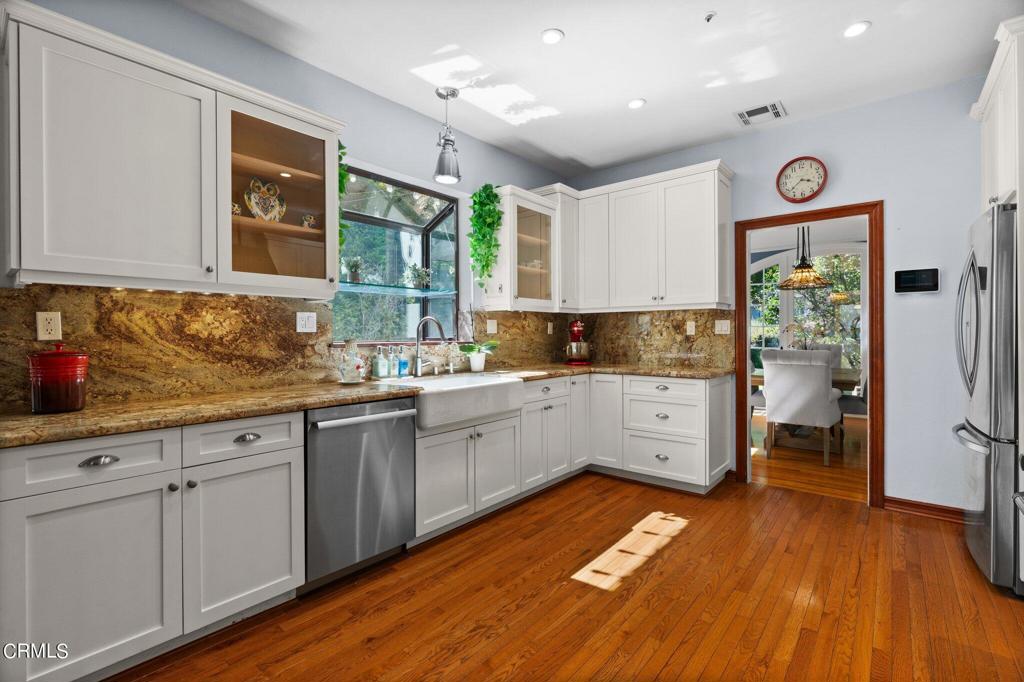 542 W W Montecito Avenue