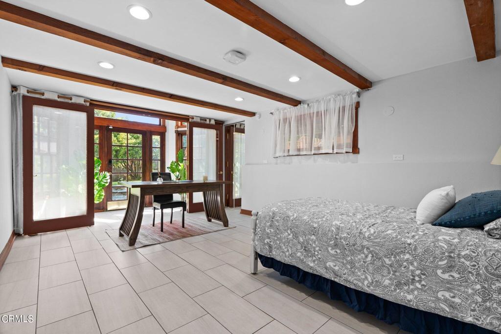 542 W W Montecito Avenue