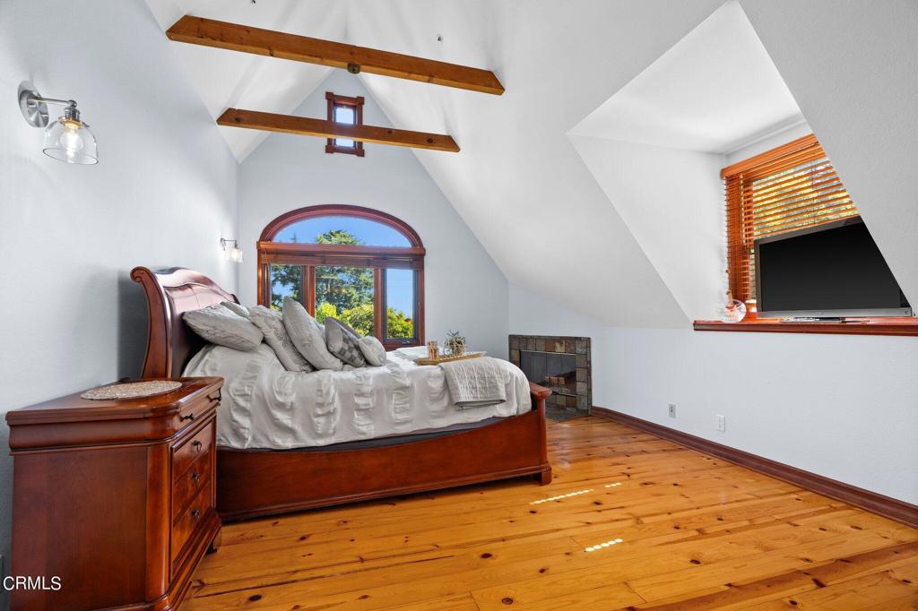 542 W W Montecito Avenue