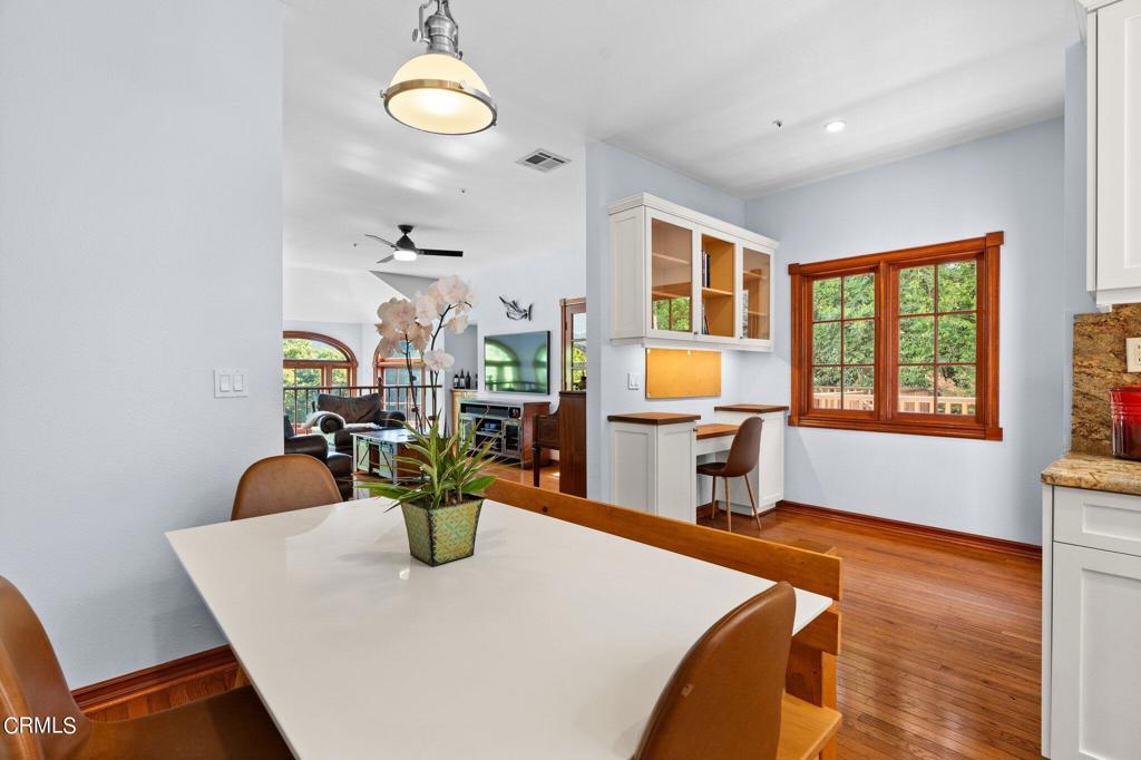 542 W W Montecito Avenue