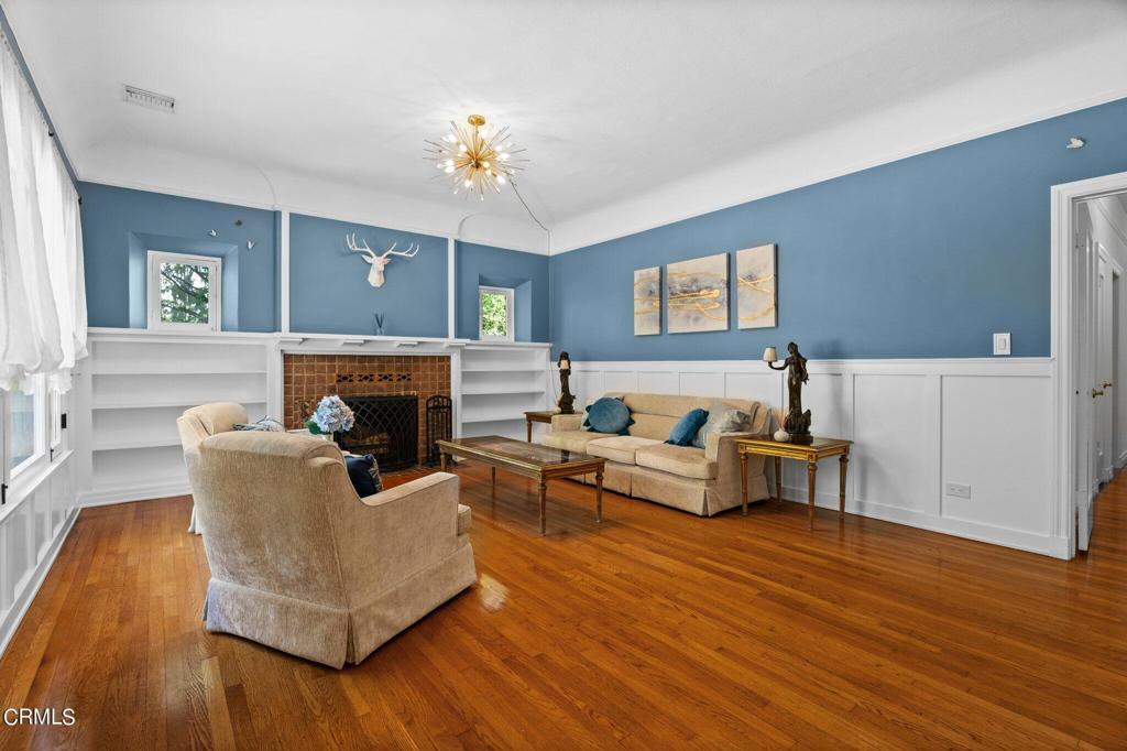 542 W W Montecito Avenue