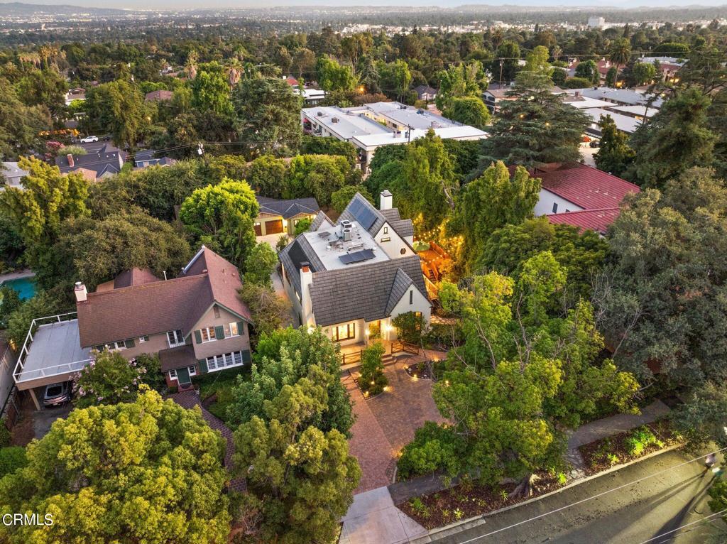 542 W W Montecito Avenue