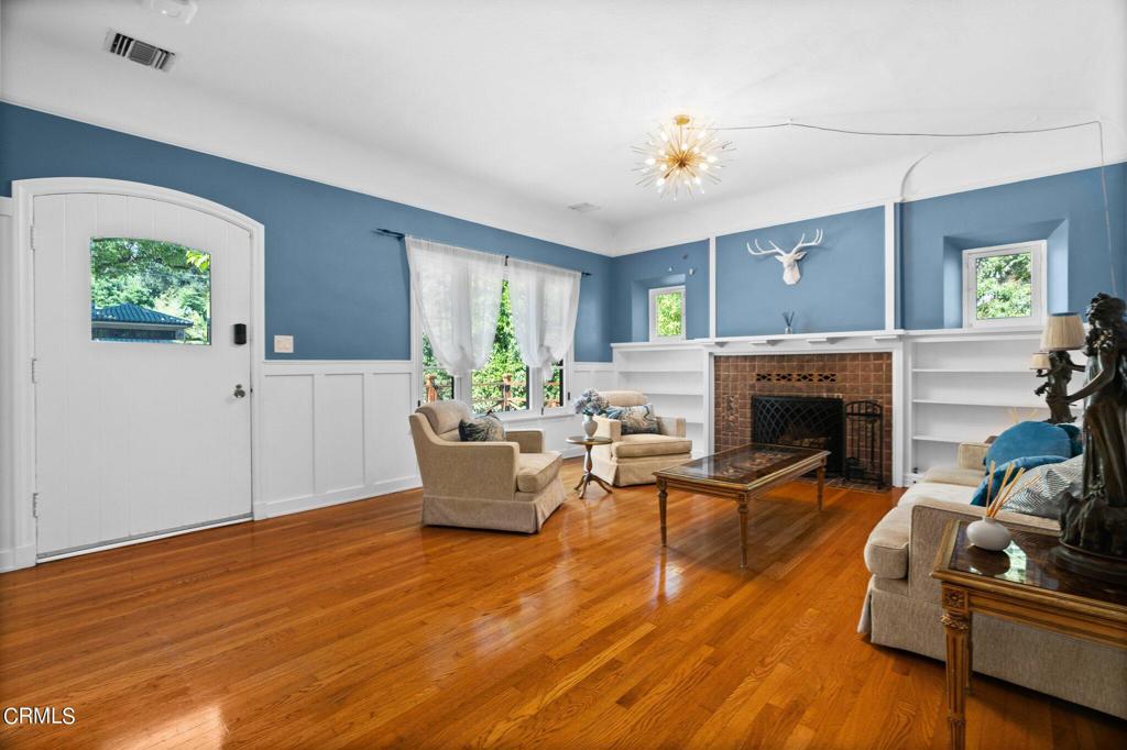 542 W W Montecito Avenue