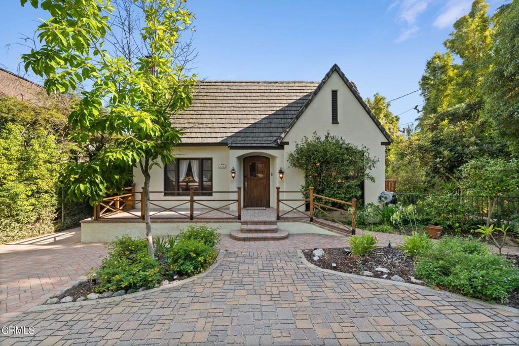 542 W W Montecito Avenue