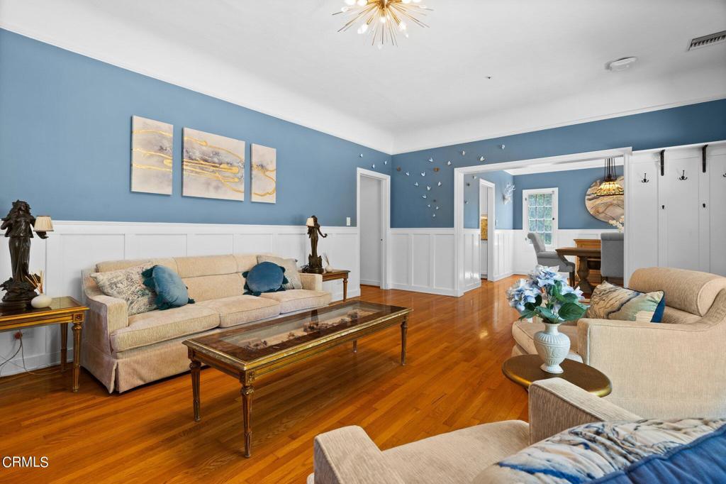 542 W W Montecito Avenue