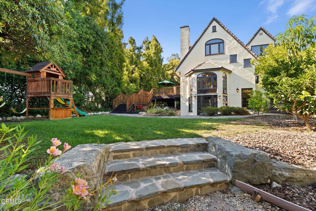 542 W W Montecito Avenue