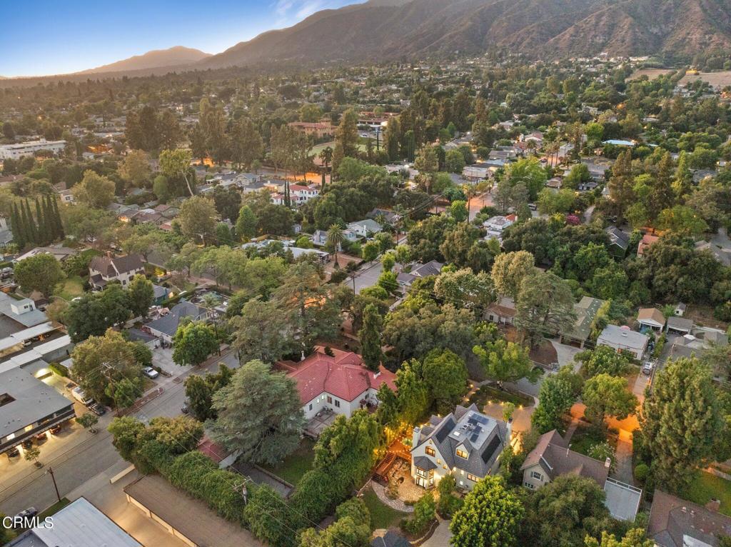 542 W W Montecito Avenue