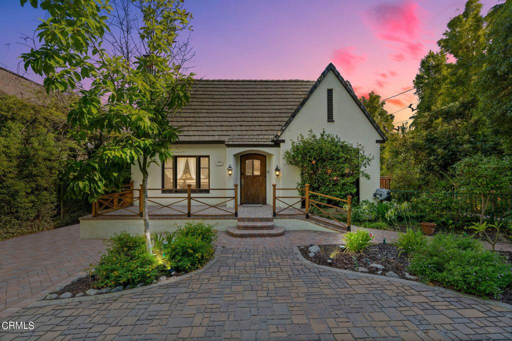 542 W W Montecito Avenue