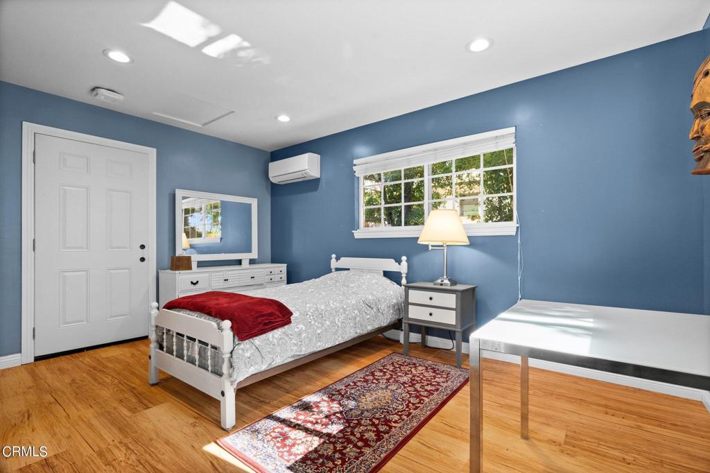 542 W W Montecito Avenue