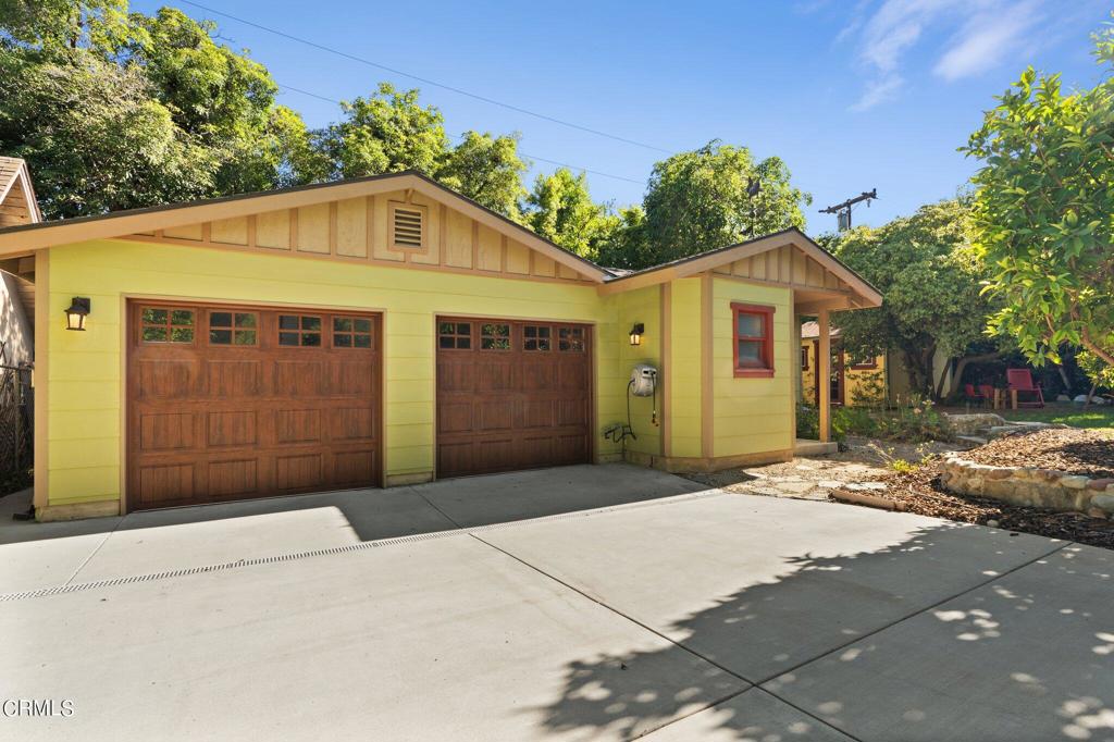 542 W W Montecito Avenue