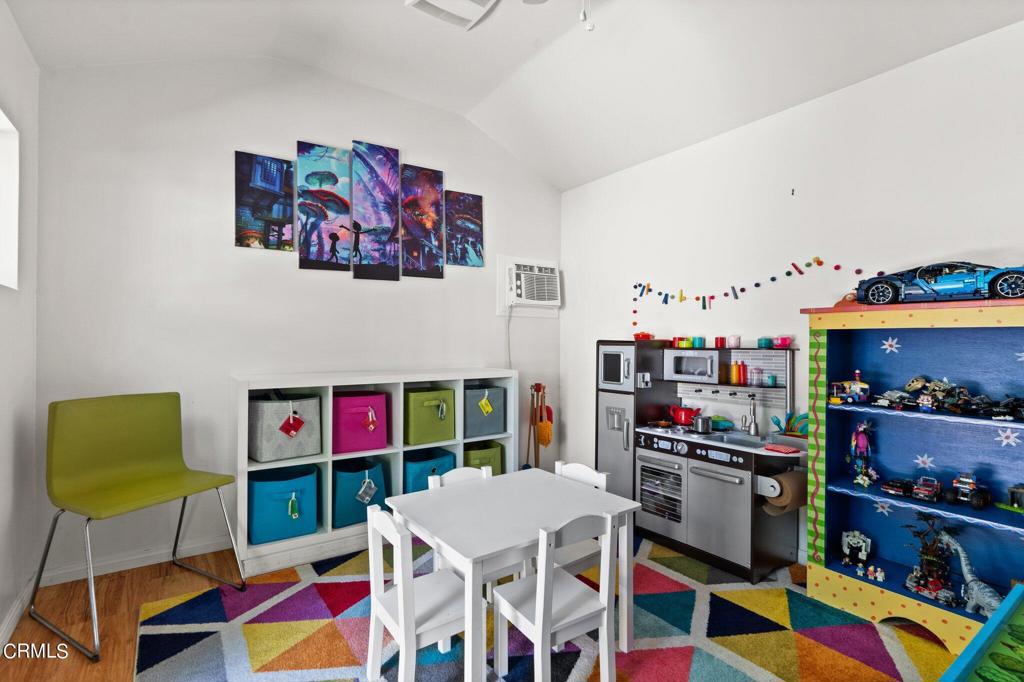 542 W W Montecito Avenue