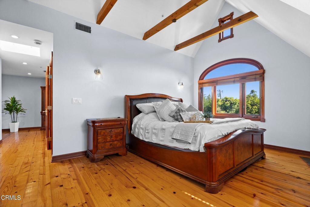 542 W W Montecito Avenue