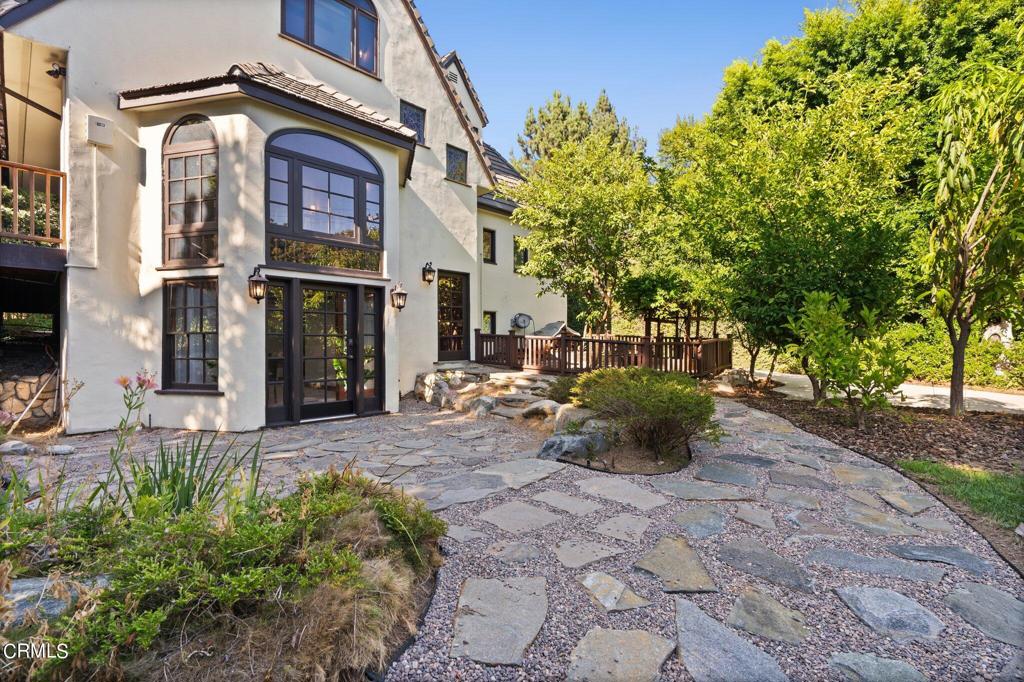 542 W W Montecito Avenue