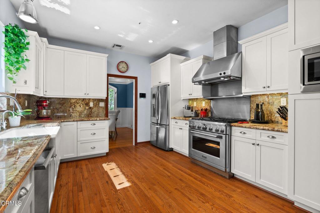 542 W W Montecito Avenue