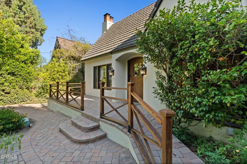 542 W W Montecito Avenue