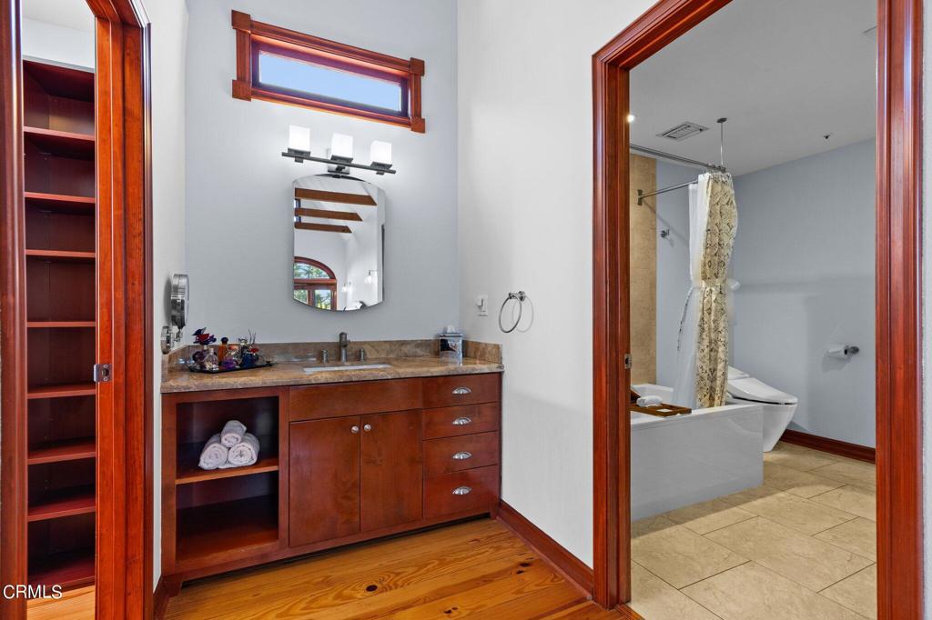 542 W W Montecito Avenue