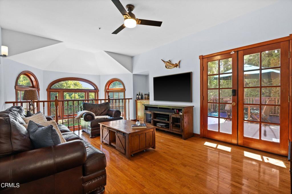 542 W W Montecito Avenue