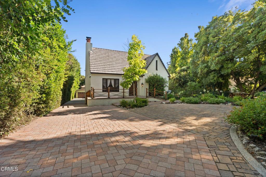 542 W W Montecito Avenue