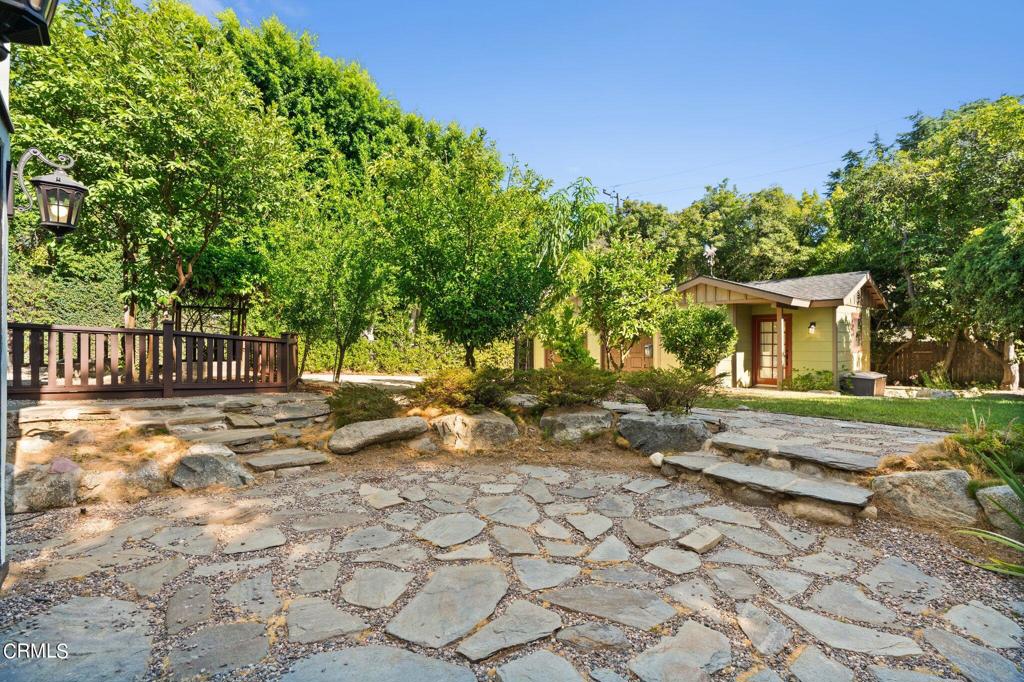 542 W W Montecito Avenue