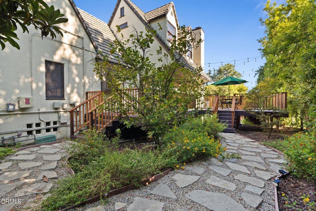 542 W W Montecito Avenue