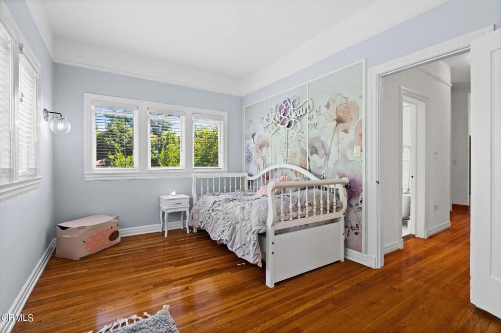 542 W W Montecito Avenue