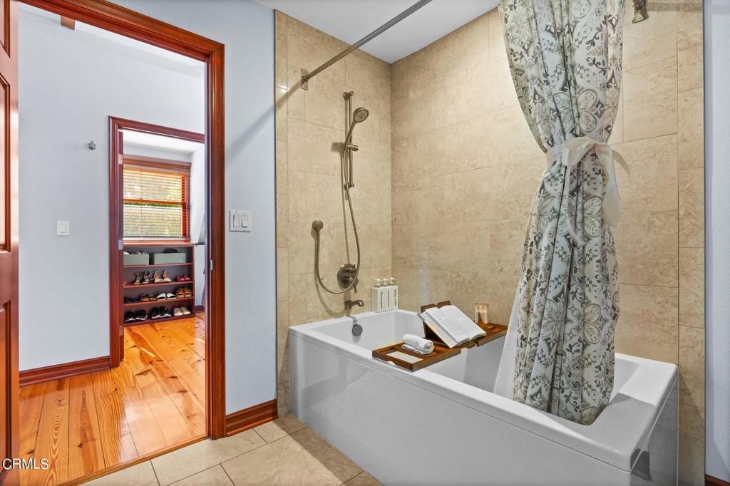 542 W W Montecito Avenue