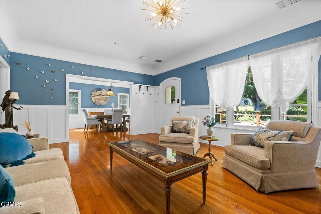 542 W W Montecito Avenue