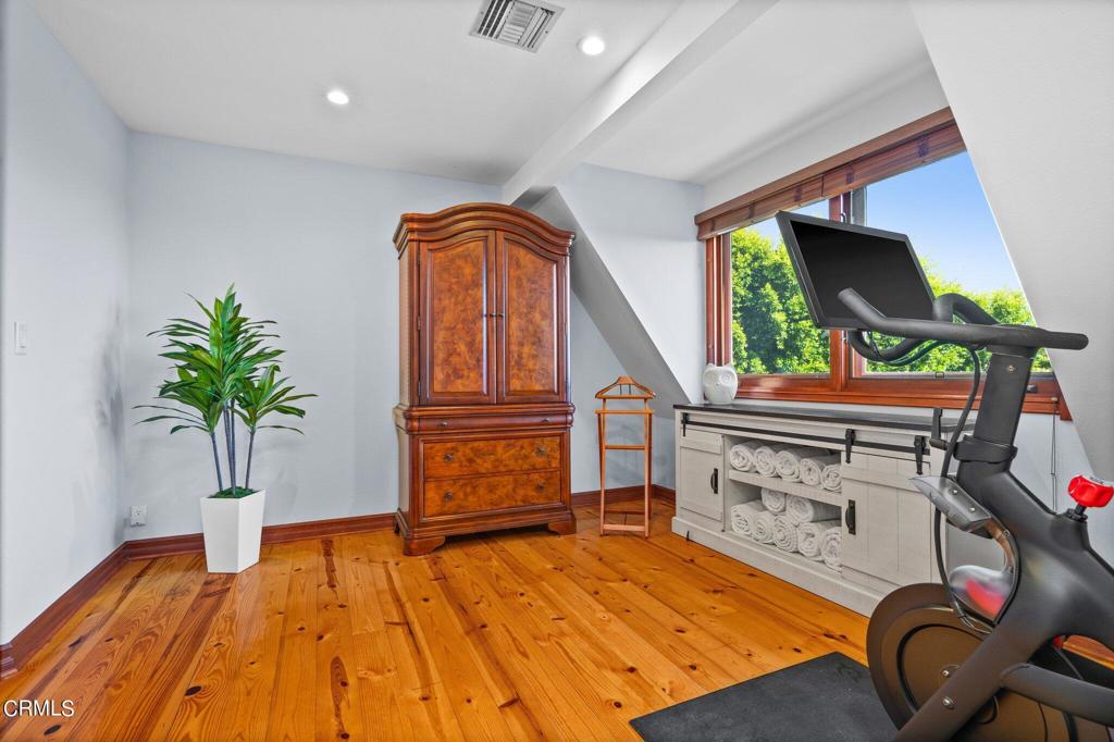 542 W W Montecito Avenue