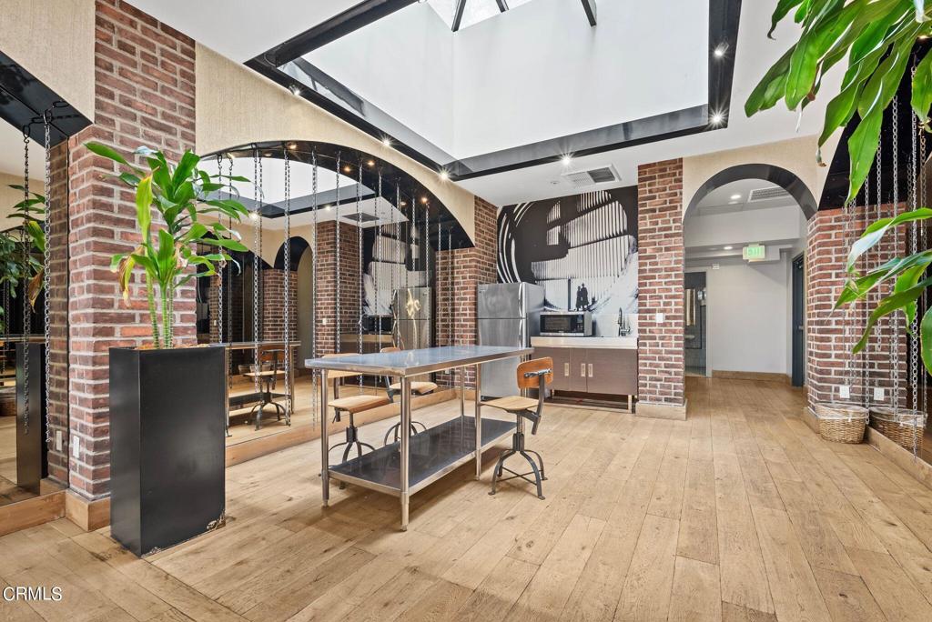 460 S Spring Street 511