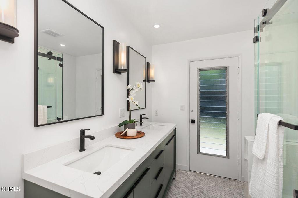 21052 Shackleford Circle