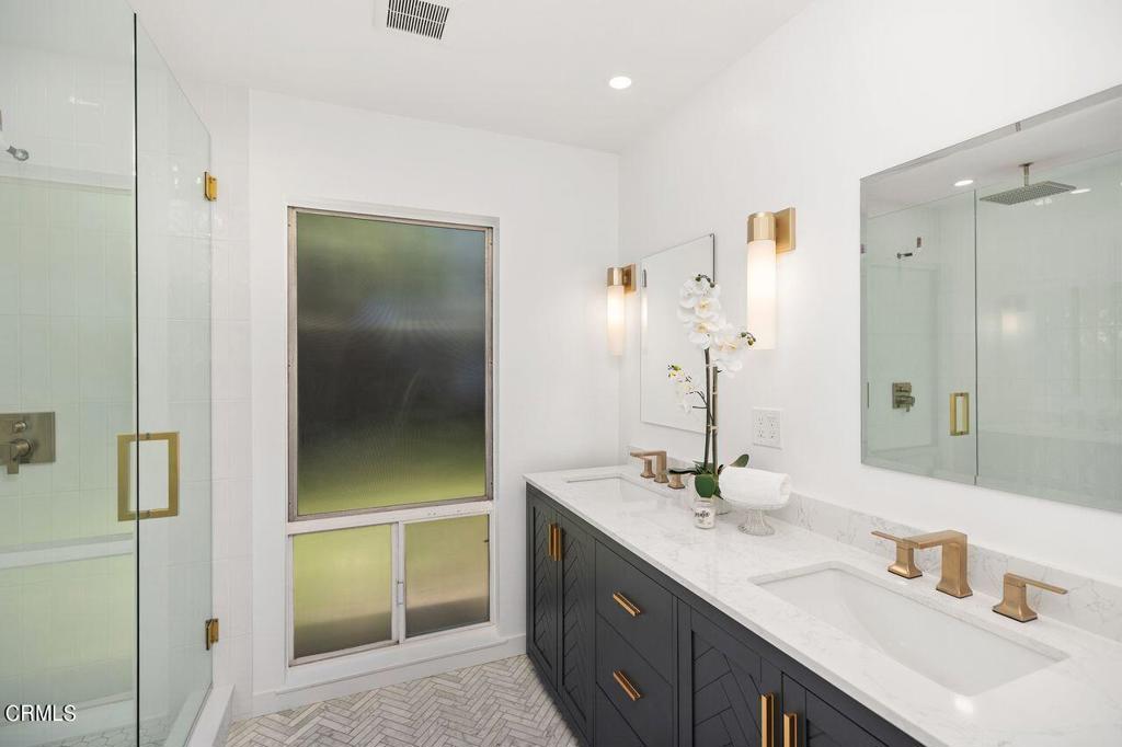 21052 Shackleford Circle