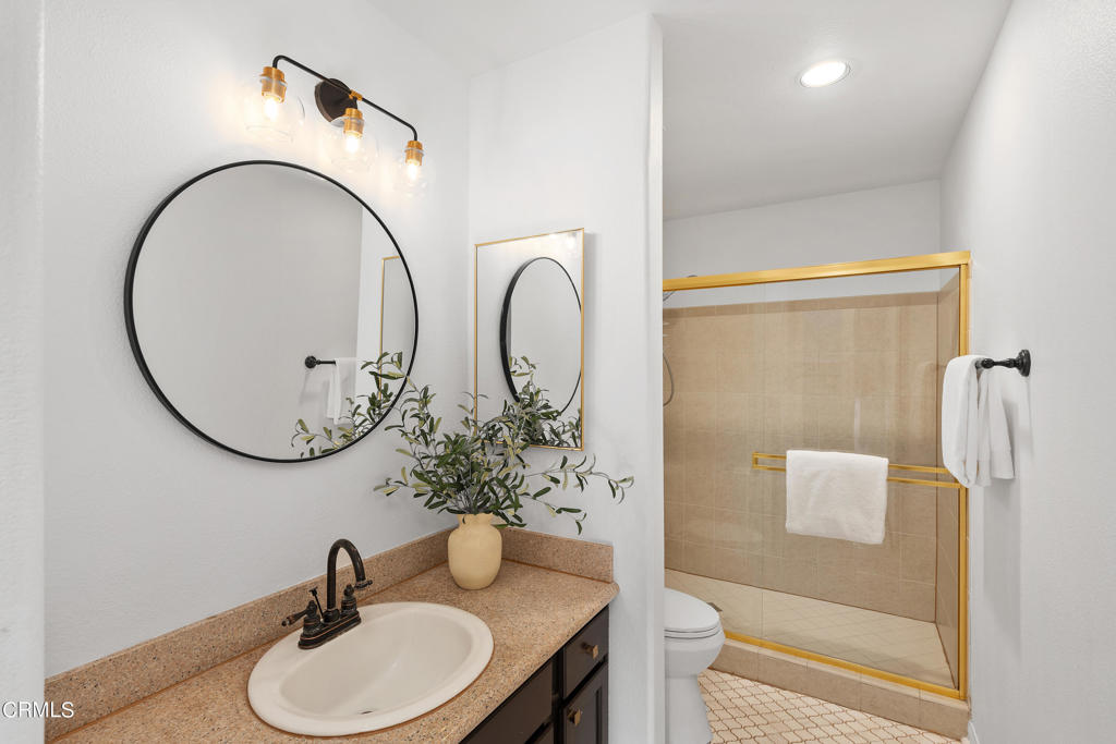 945 S Marengo Avenue 5