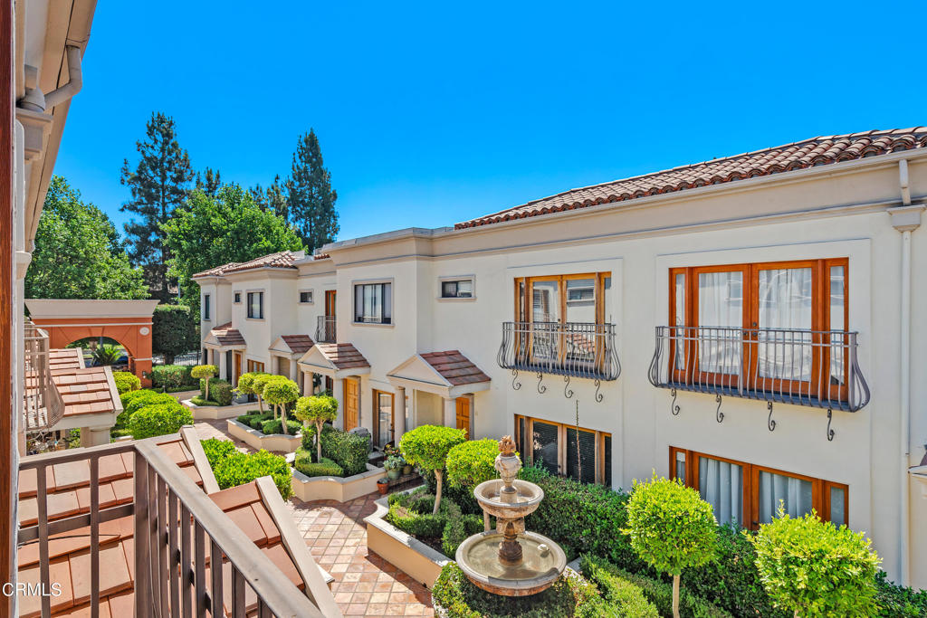 945 S Marengo Avenue 5