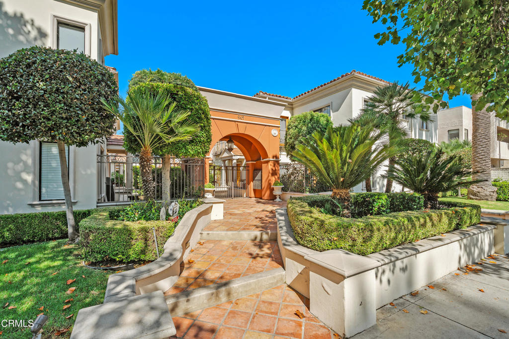 945 S Marengo Avenue 5