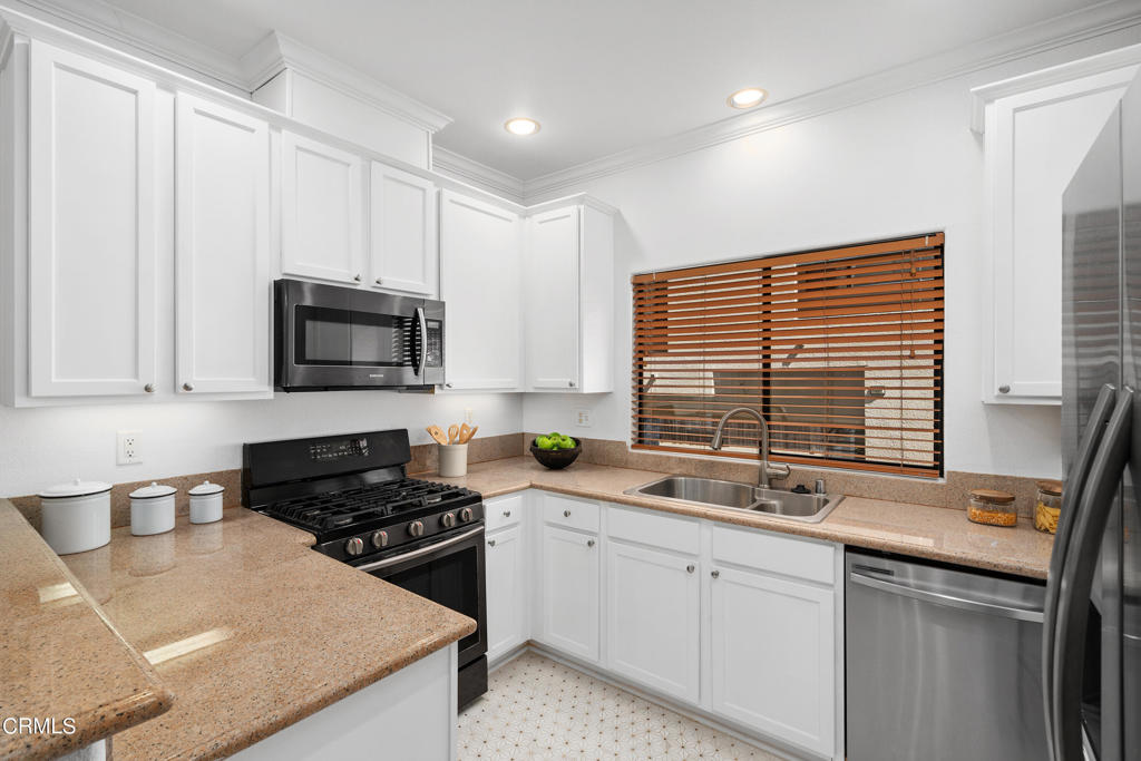 945 S Marengo Avenue 5