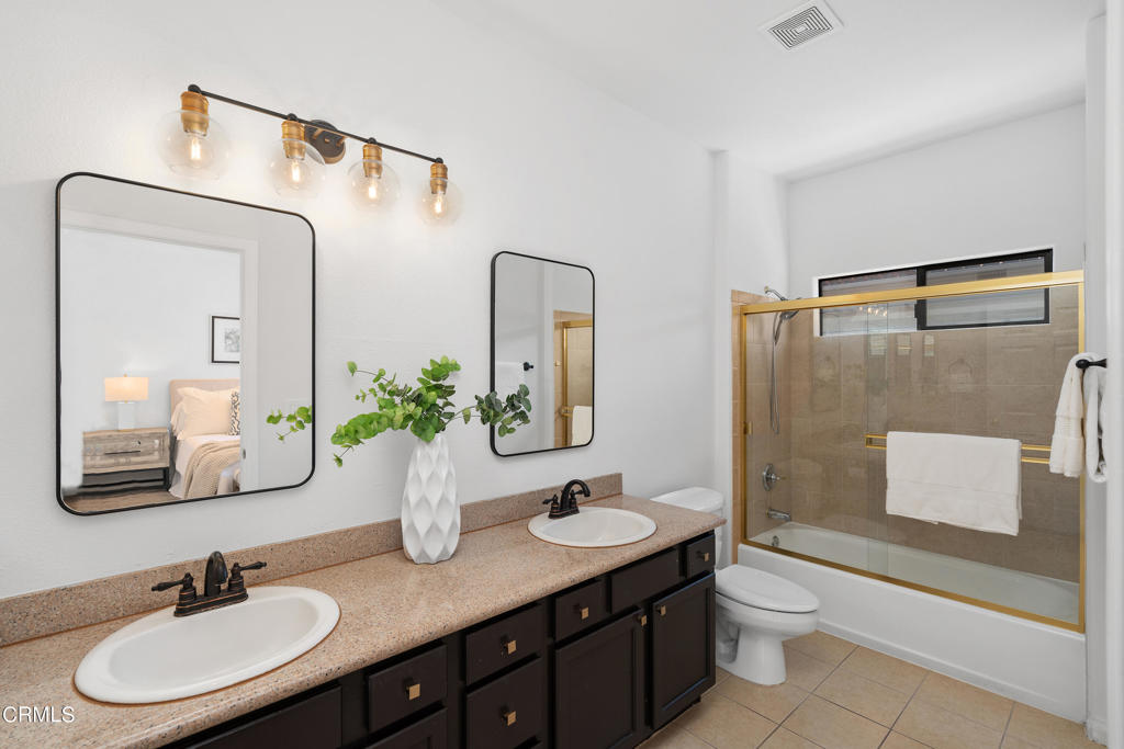 945 S Marengo Avenue 5