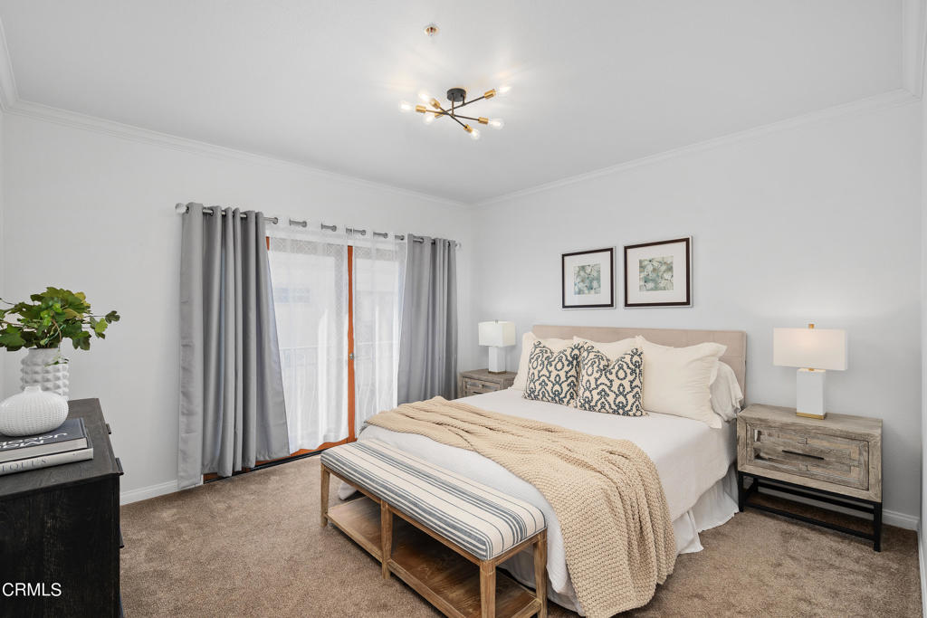 945 S Marengo Avenue 5