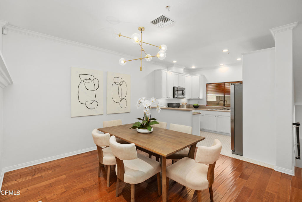 945 S Marengo Avenue 5