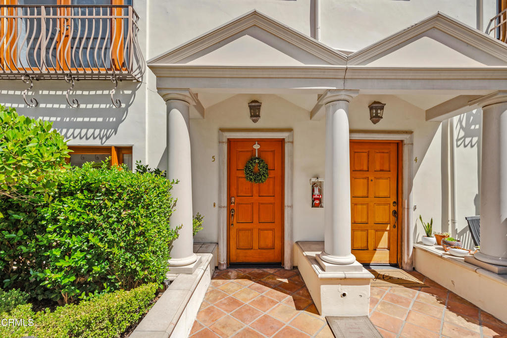 945 S Marengo Avenue 5