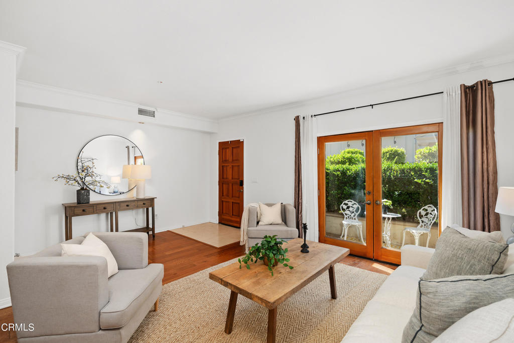 945 S Marengo Avenue 5