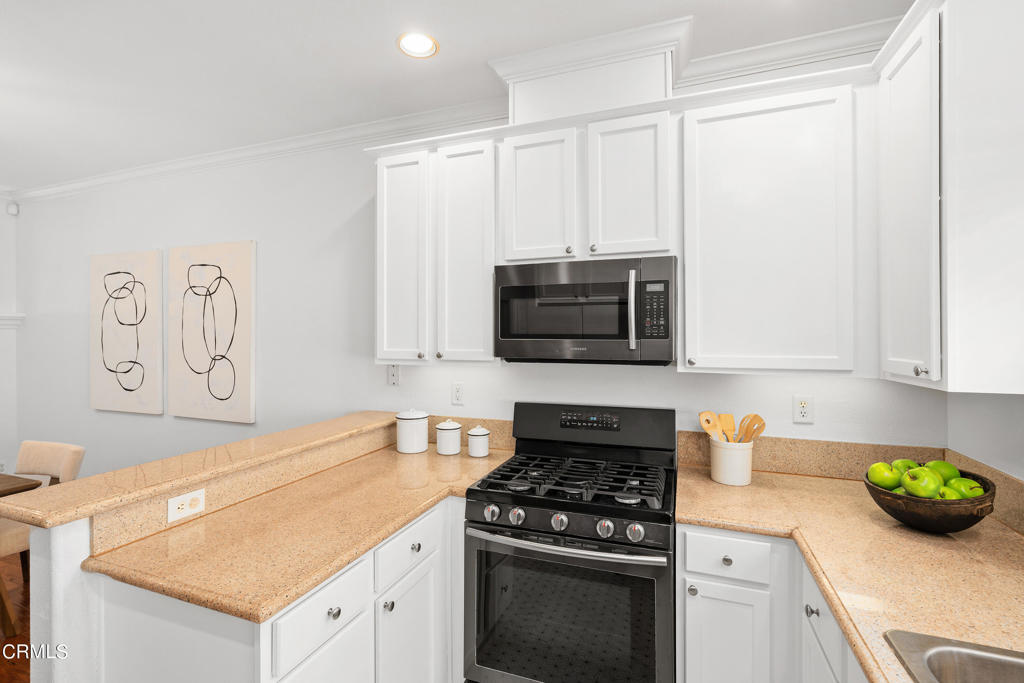 945 S Marengo Avenue 5