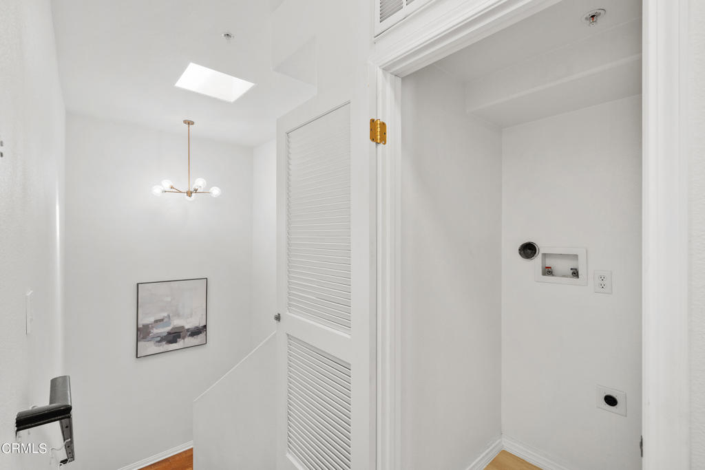 945 S Marengo Avenue 5