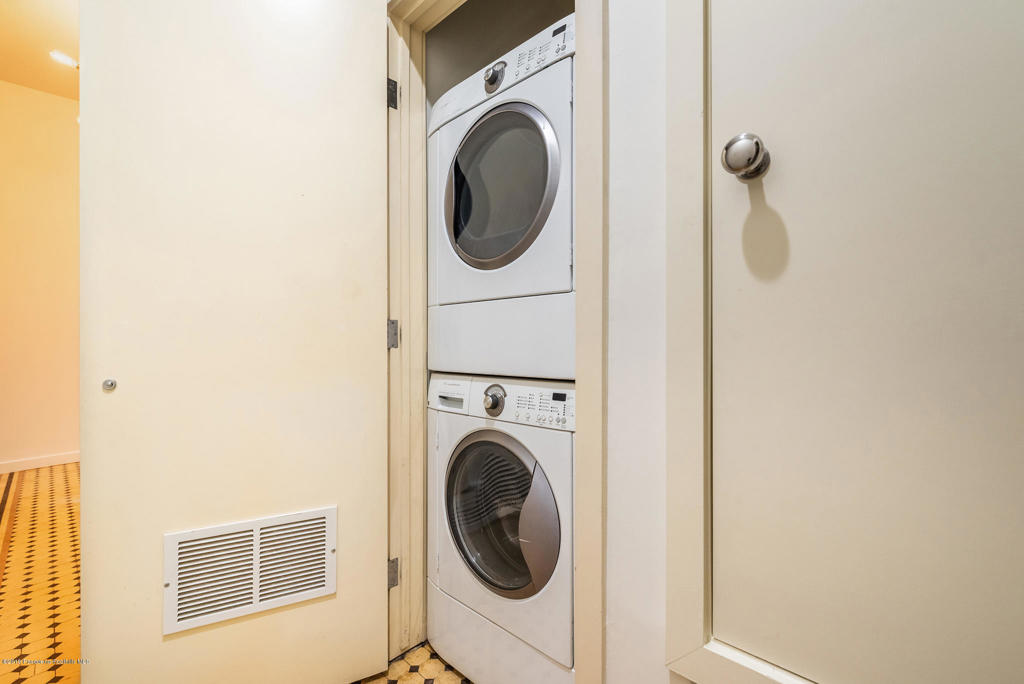 257 S Spring Street 4K