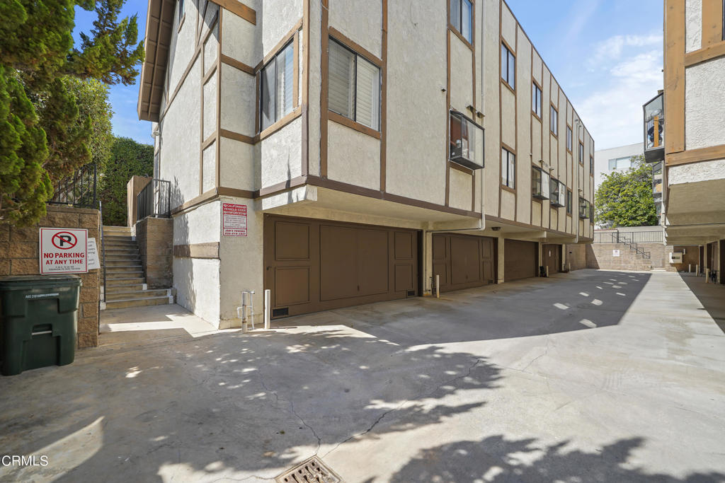 511 S El Molino Avenue 17