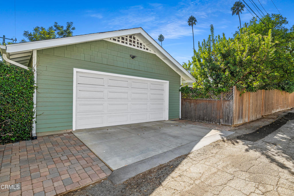 930 N Bushnell Avenue