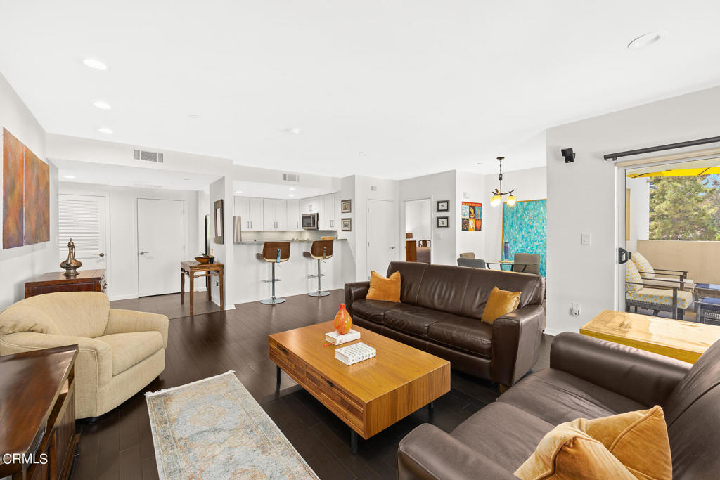 159 W Green Street 307A