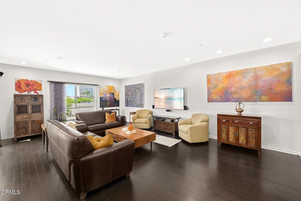 159 W Green Street 307A