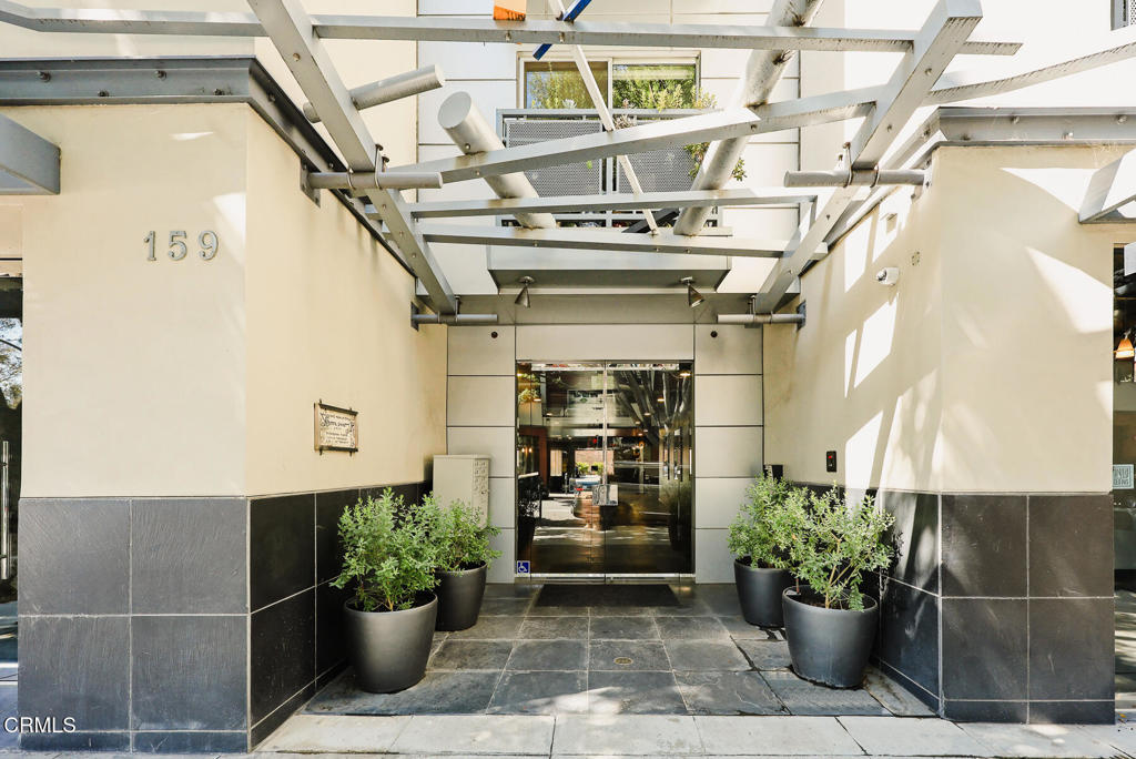 159 W Green Street 307A